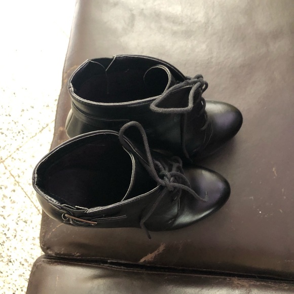 Boots - Picture 4 of 6